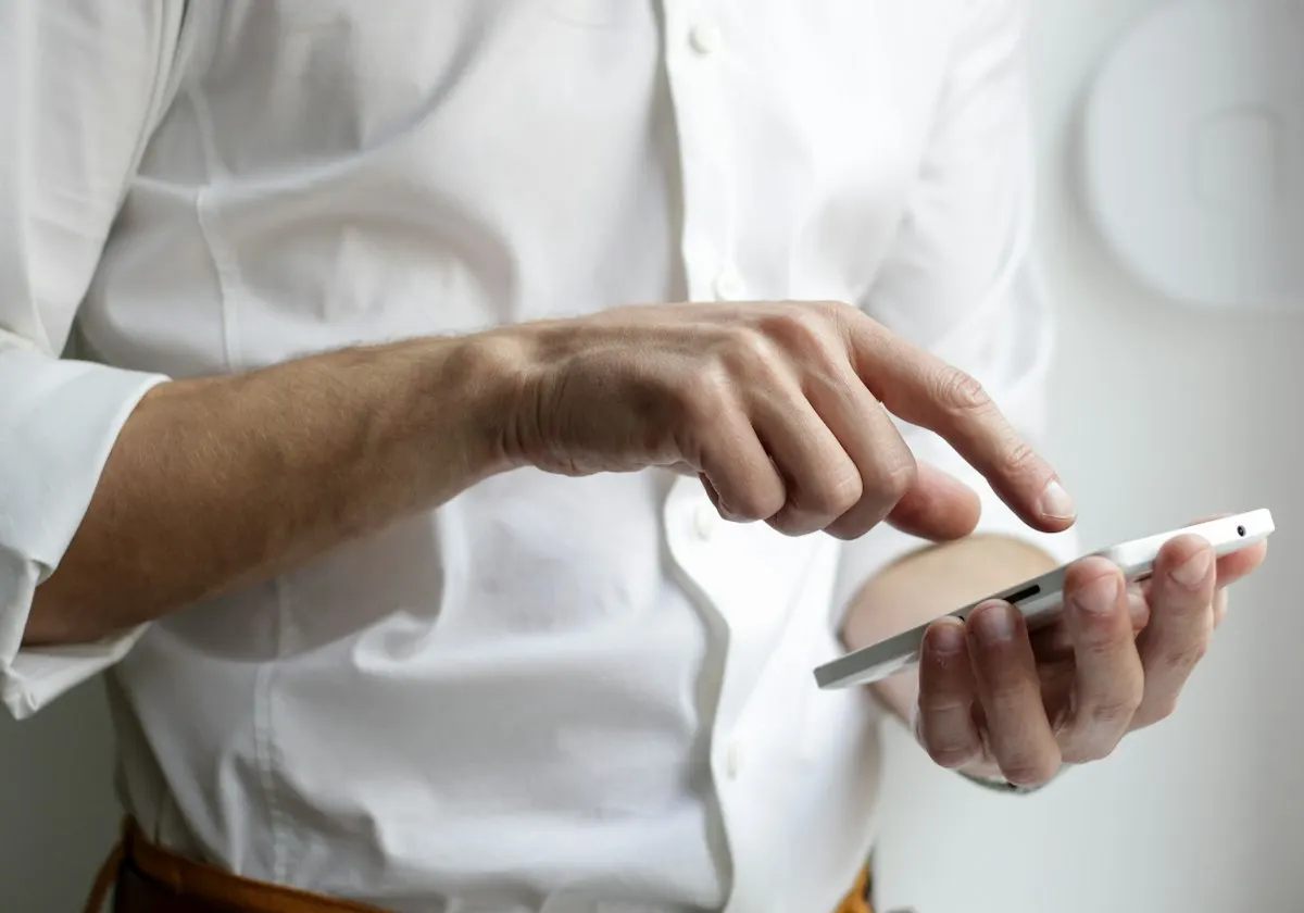 A person interacting with a mobile application
